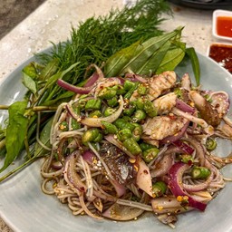 ตำขนมจีนใส่ปลาทู