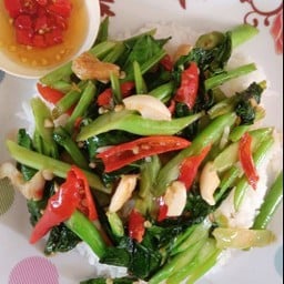 ข้าวผัดคะน้าไฟแดง