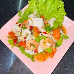 ยำกุ้ง-ปลาหมึก
