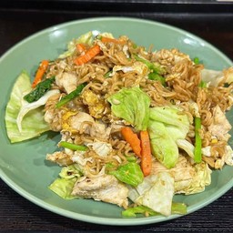 ผัดมาม่าใส่ไข่