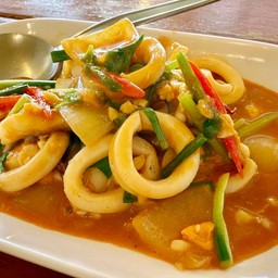 ข้าวหมึกผัดไข่เค็ม