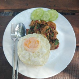 ข้าวกะเพราหมูชิ้น