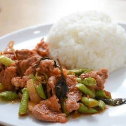 ข้าวผัดพริกแกง