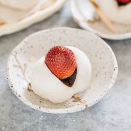 ไดฟูกุถั่วแดงสตรอเบอร์รี่