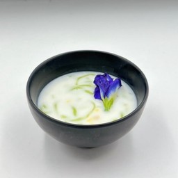 ลอดช่อง(Pandanus Gnocchi With Coconut Milk)