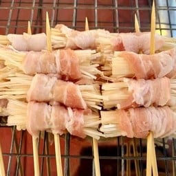 สามชั้นพันเห็ดเข็มทอง (หม่าล่า)