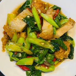 คะน้าหมูกรอบ (เป็นกับ)