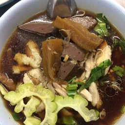 ก๋วยเตี๋ยวไก่มะระน้ำข้นธรรมดา