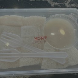 ขนมปังนึ่ง+นมข้น