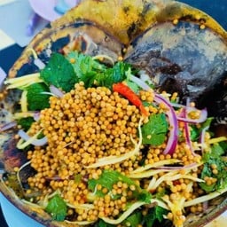 แมงดาทะเลเผา (พร้อมเครื่องยำมะม่วง)