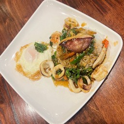 ข้าวกระเพราปลาหมึก+ไข่ดาว