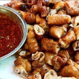 ไส้ใหญ่หมูทอดกระเทียม+น้ำจิ้ม