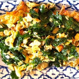 ใบเหลียงผัดไข่