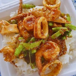 ผัดพริกแกงทะเล