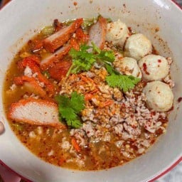 ก๋วยเตี๋ยวไก่มะระชายทุ่ง