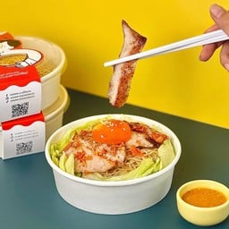 บะหมี่ไข่ดอง คอหมูแท้ย่างน้ำผึ้ง