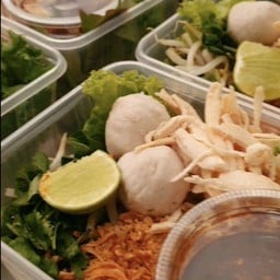 หมี่คลุกไก่ฉีก