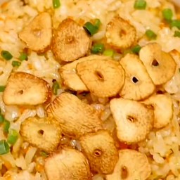 ข้าวผัดกระเทียม+ไก่กรอบซอสเทอริยากิ