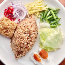 ข้าวผัดน้ำพริกลงเรือปลาดุกฟู