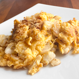 เนื้อปูผัดไข่กระเทียมดอง.