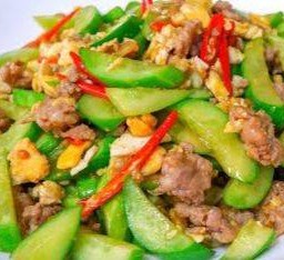 ข้าวหน้าผัดแตงกวาหมูสับใส่ไข่