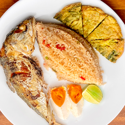 ข้าวผัดน้ำพริกกะปิปลาทู