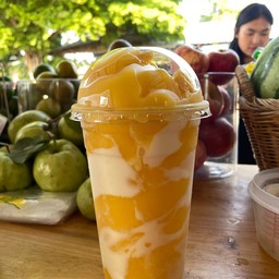 ส้ม โยเกิร์ต