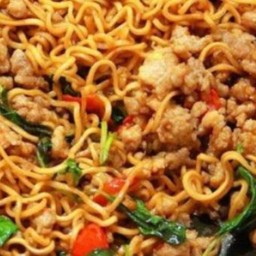 มาม่าผัดกะเพรา