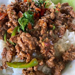 กะเพราเนื้อสด