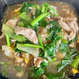 เส้นใหญ่ราดหน้า