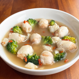 เนื้อปลาเก๋าม้วนเนื้อกุ้งซอสเนื้อปู