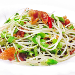 เบคอนผัดต้นอ่อนทานตะวัน