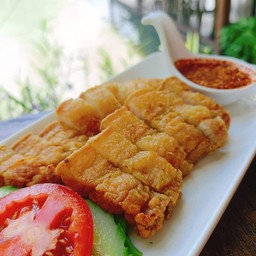 สามชั้นทอดน้ำปลา