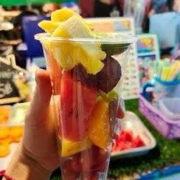 บุฟเฟต์ผลไม้สดตามฤดูกาลใส่แก้ว