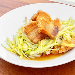 หมูกรอบผัดเต้าหู้ 