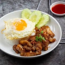 ข้าวหมูทอดน้ำปลา