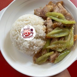 กับข้าว หมูกรอบผัดพริกหยวก