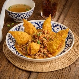 เกี๊ยวอวบต้มยำแห้ง