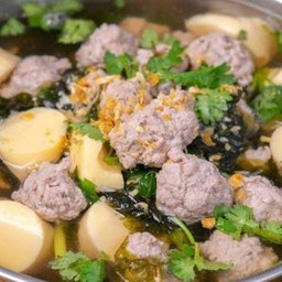 แกงจืดสาหร่ายเต้าหู้หมูสับ