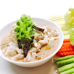 หลนเนื้อปู ไข่ปู ผักสด.