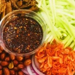 ชุดยำมะม่วงปลากรอบ