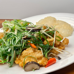 เนื้อปลาเก๋าทอดราดซีอิ๊ว.