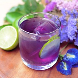 น้ำอัญชันมะนาวคั้นสด