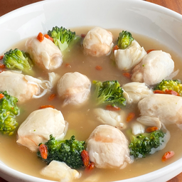 ปลาเก๋าม้วนเนื้อกุ้งซอสเนื้อปู