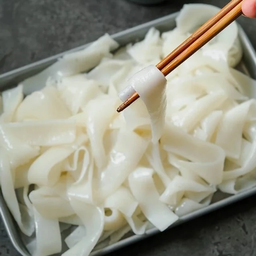 เส้นใหญ่ 