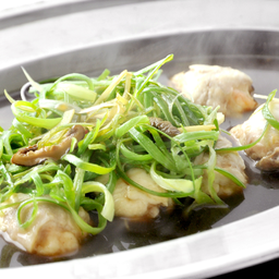 เนื้อปลาเก๋าม้วนเนื้อกุ้งราดซีอิ๊ว