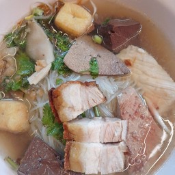 ก๋วยเตี๋ยวเครื่องในหมูพิเศษ
