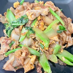 เส้นใหญ่ผัดซีอิ๊ิ๊ว