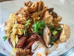 ก๋วยเตี๊ยวหลอดทรงเครื่อง