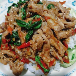 ข้าวกระเพราหมูชิ้น